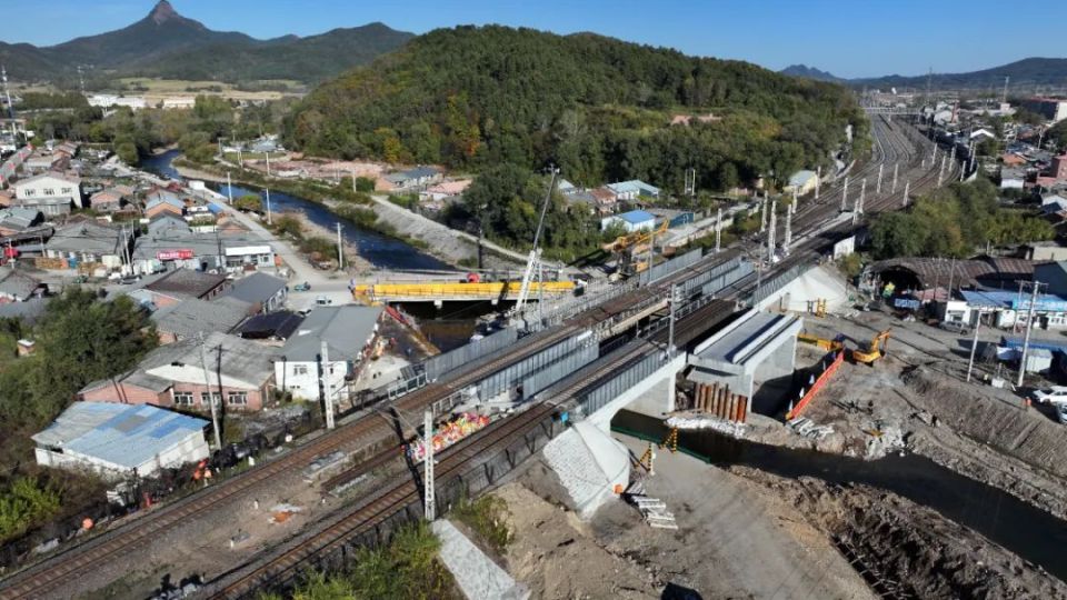 節(jié)日我在崗丨濱綏鐵路整改工程建設(shè)全力推進(jìn)